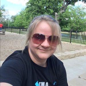 Meet your Posher, Melissa